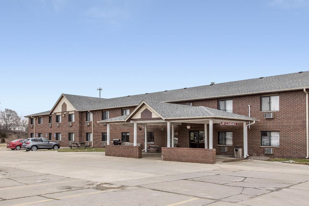 Econo Lodge Inn & Suites ダビューク エクステリア 写真