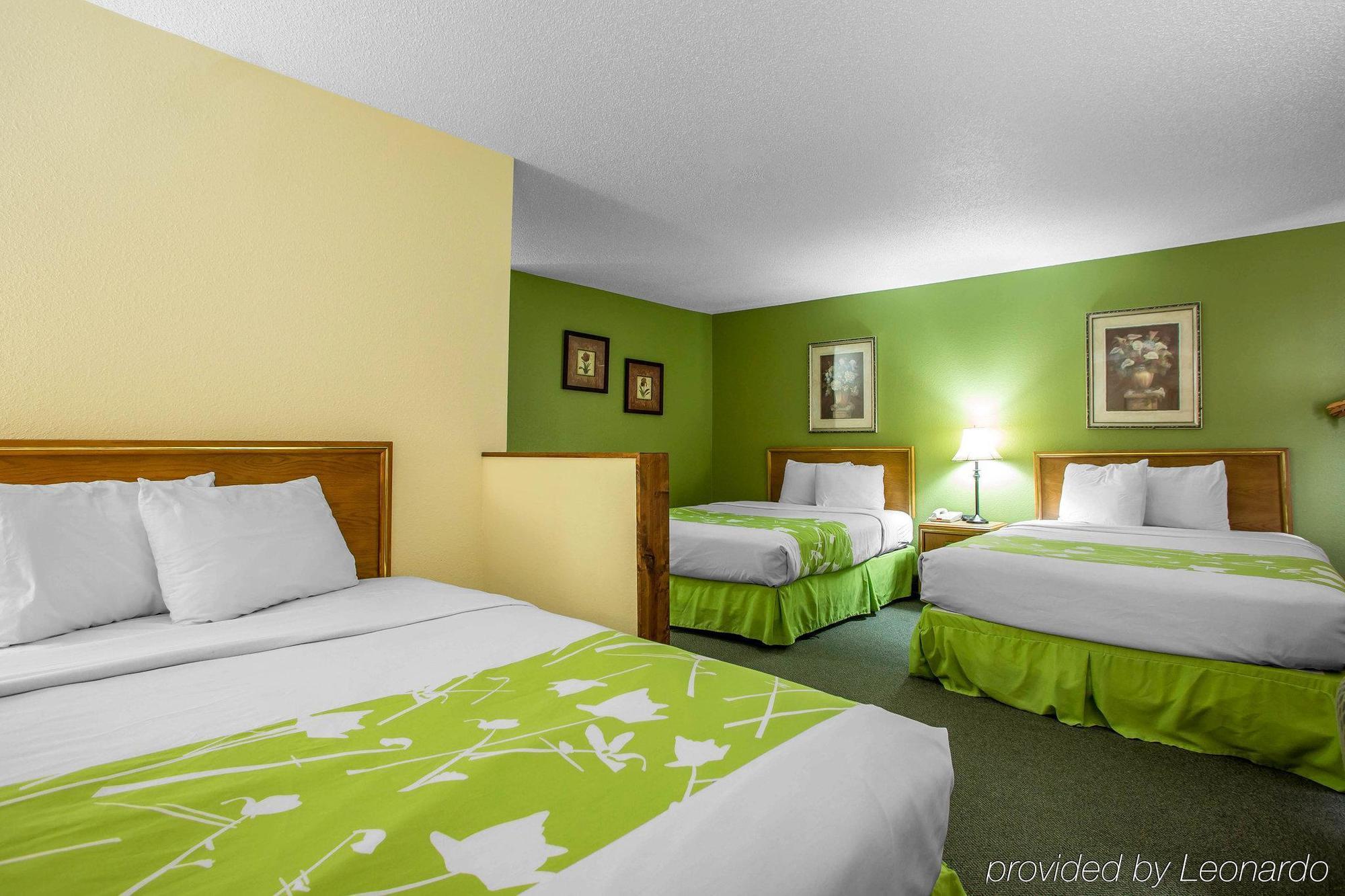 Econo Lodge Inn & Suites ダビューク エクステリア 写真