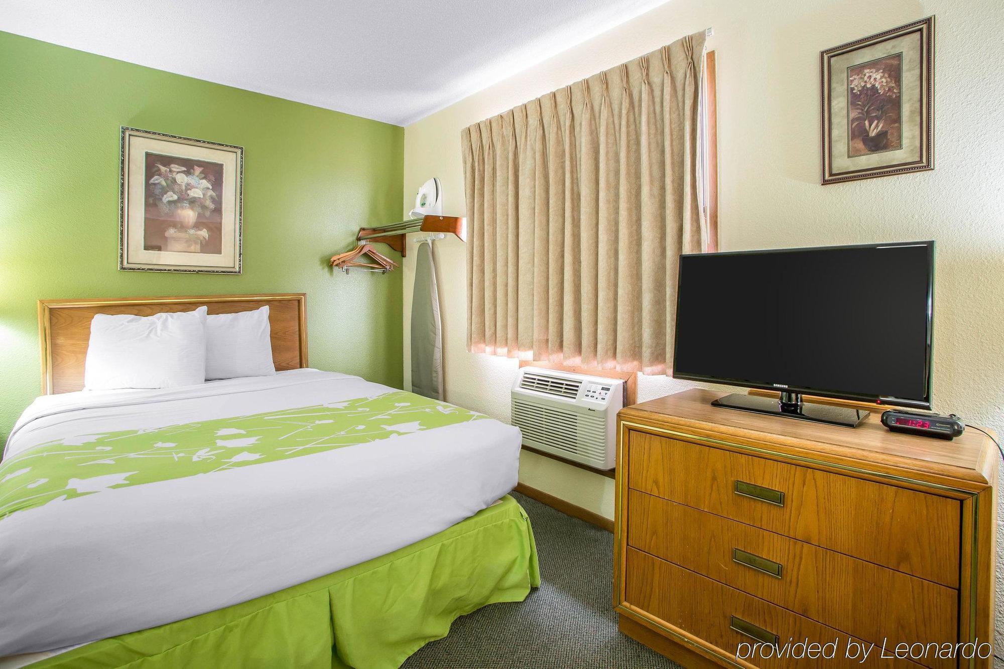 Econo Lodge Inn & Suites ダビューク エクステリア 写真