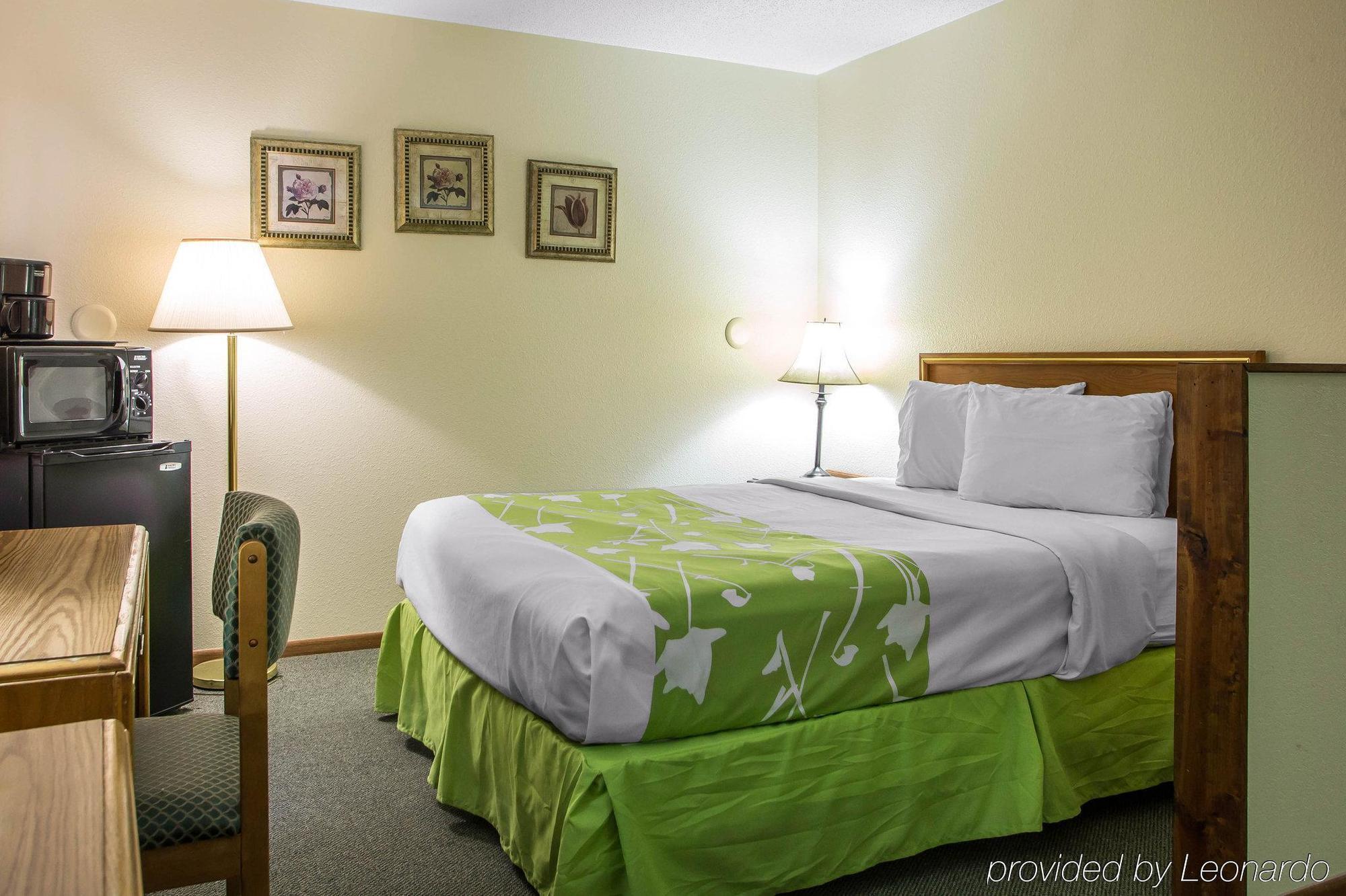 Econo Lodge Inn & Suites ダビューク エクステリア 写真