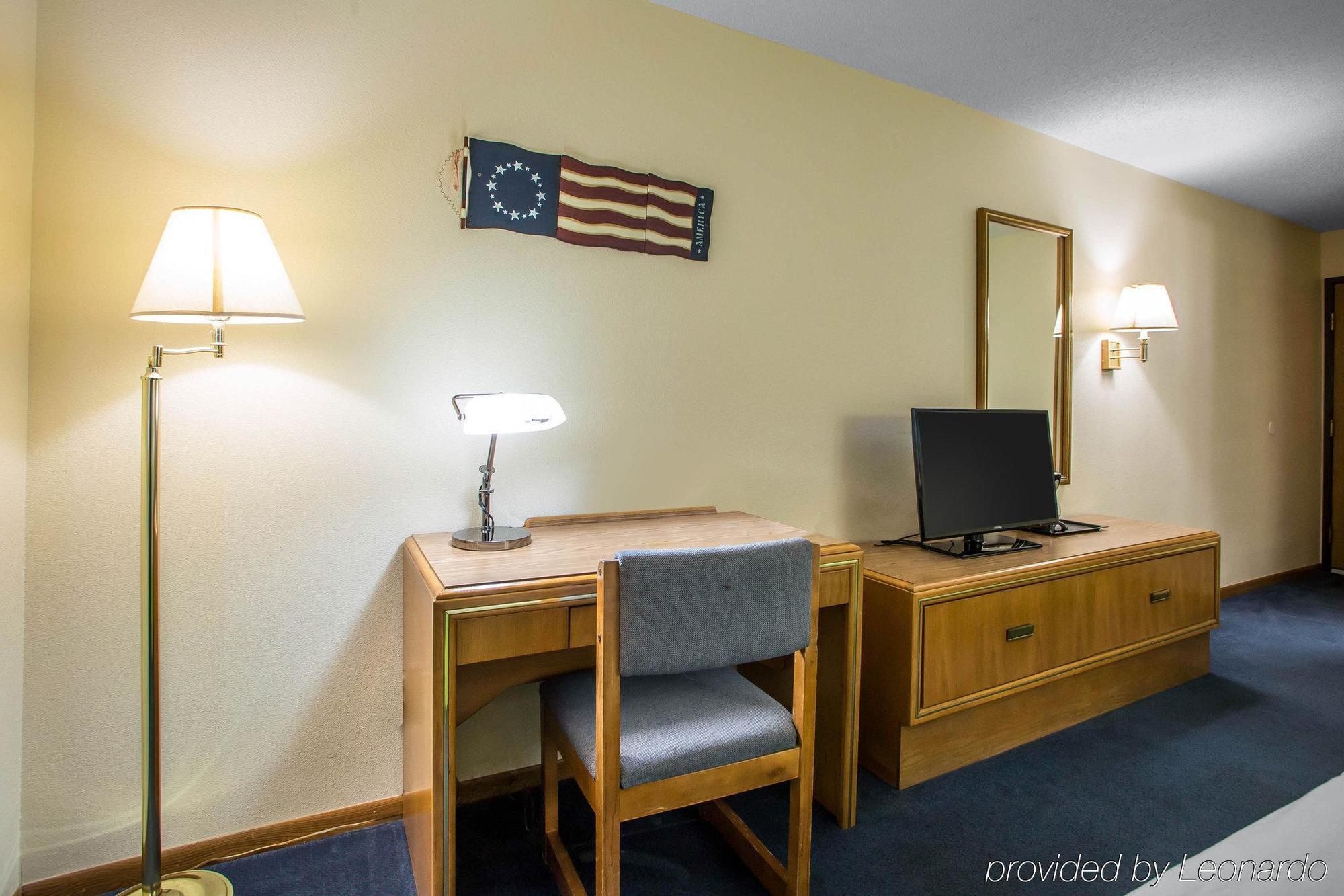 Econo Lodge Inn & Suites ダビューク エクステリア 写真
