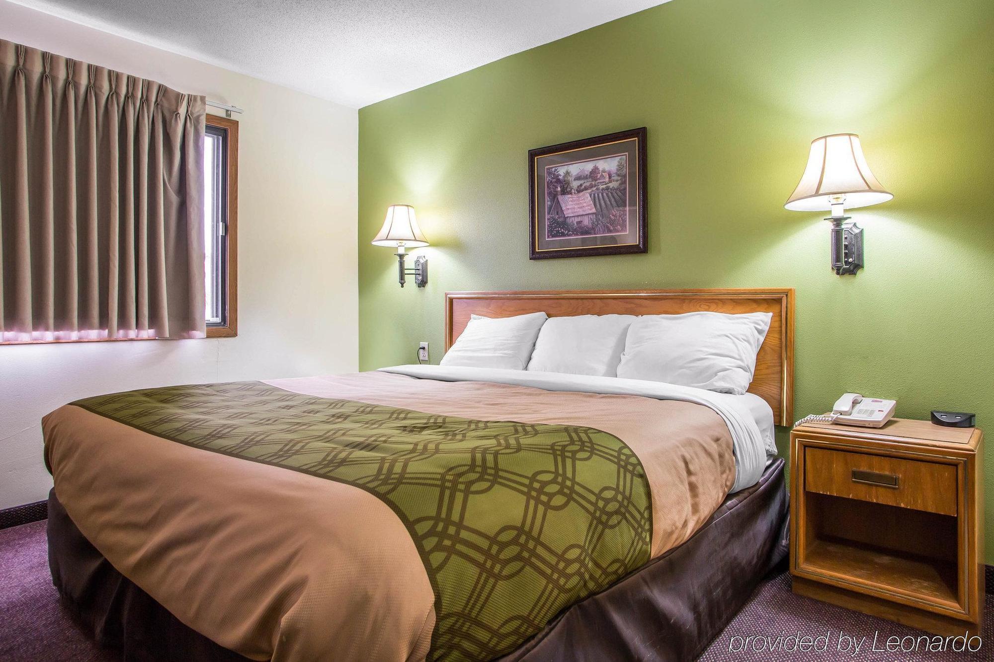 Econo Lodge Inn & Suites ダビューク エクステリア 写真