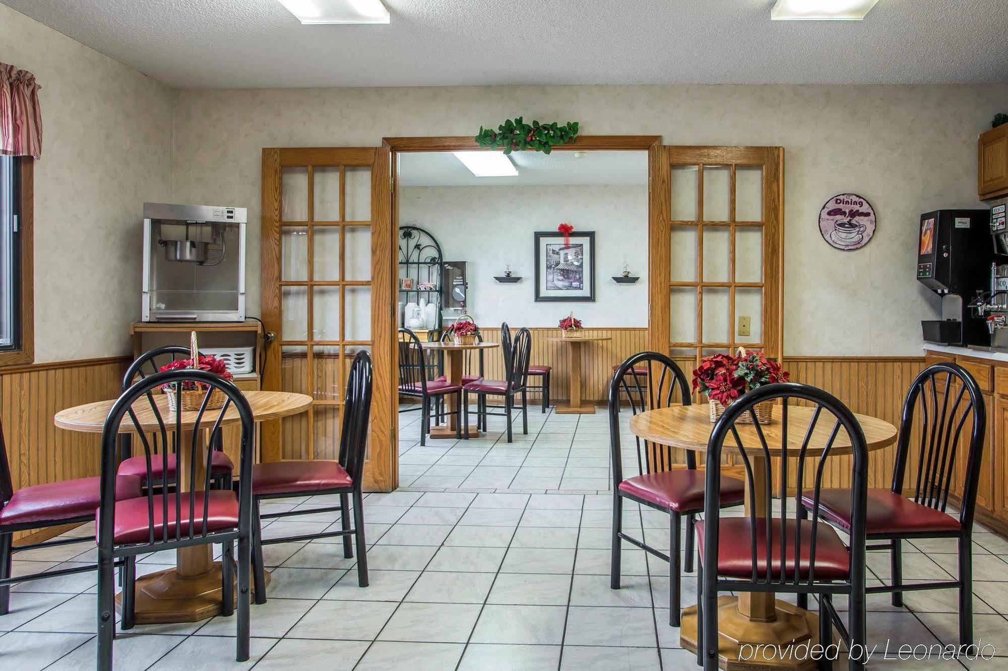 Econo Lodge Inn & Suites ダビューク エクステリア 写真