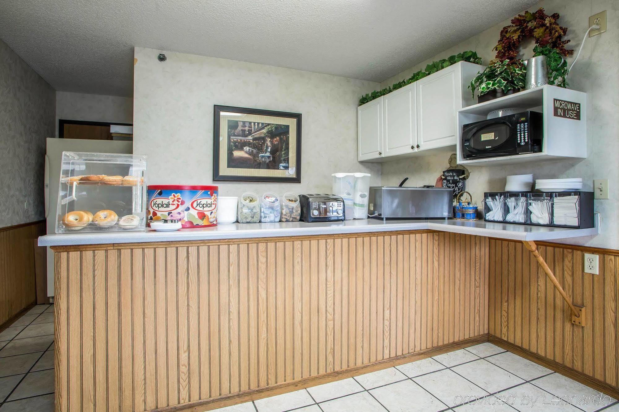 Econo Lodge Inn & Suites ダビューク エクステリア 写真