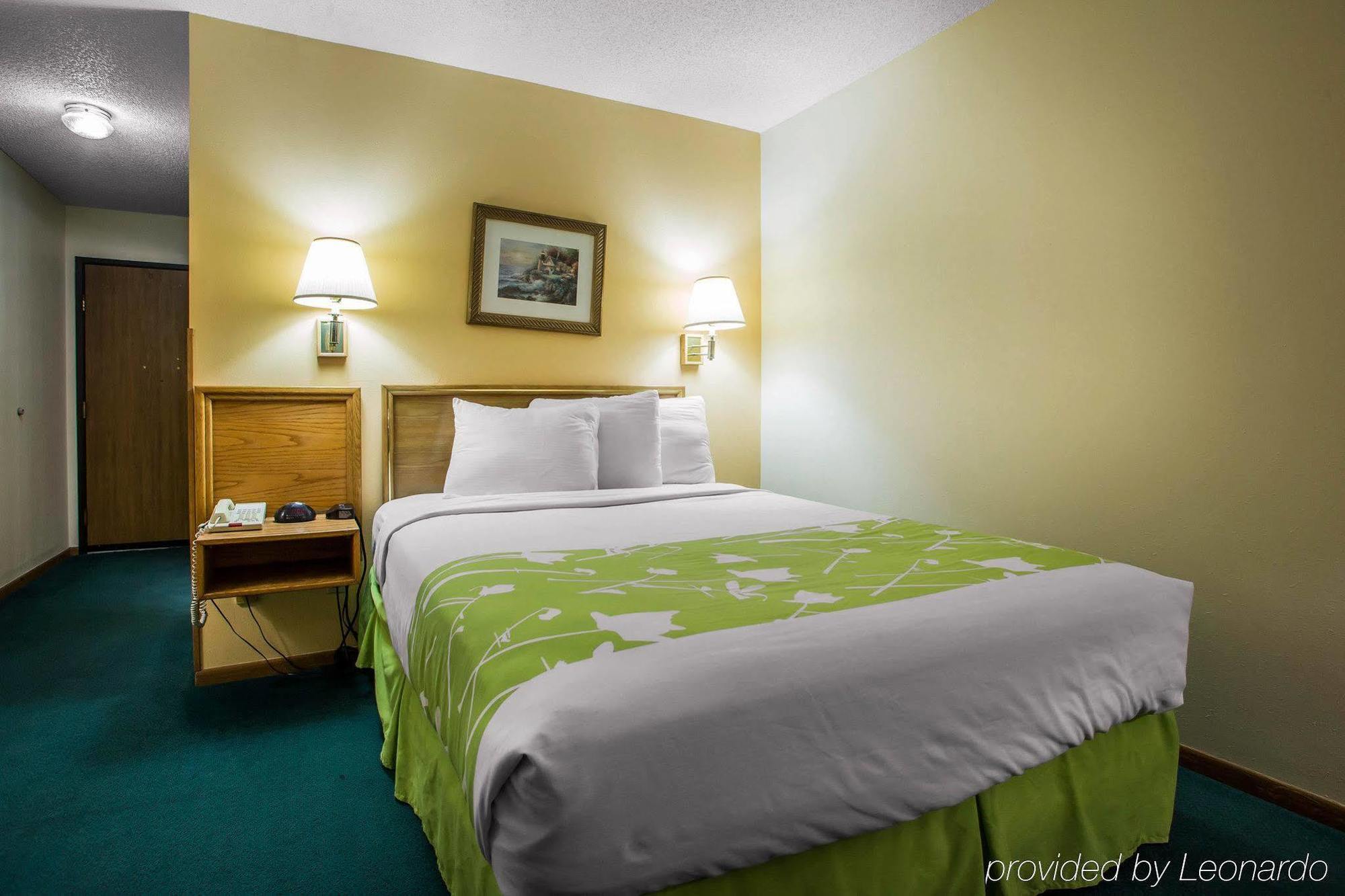 Econo Lodge Inn & Suites ダビューク エクステリア 写真