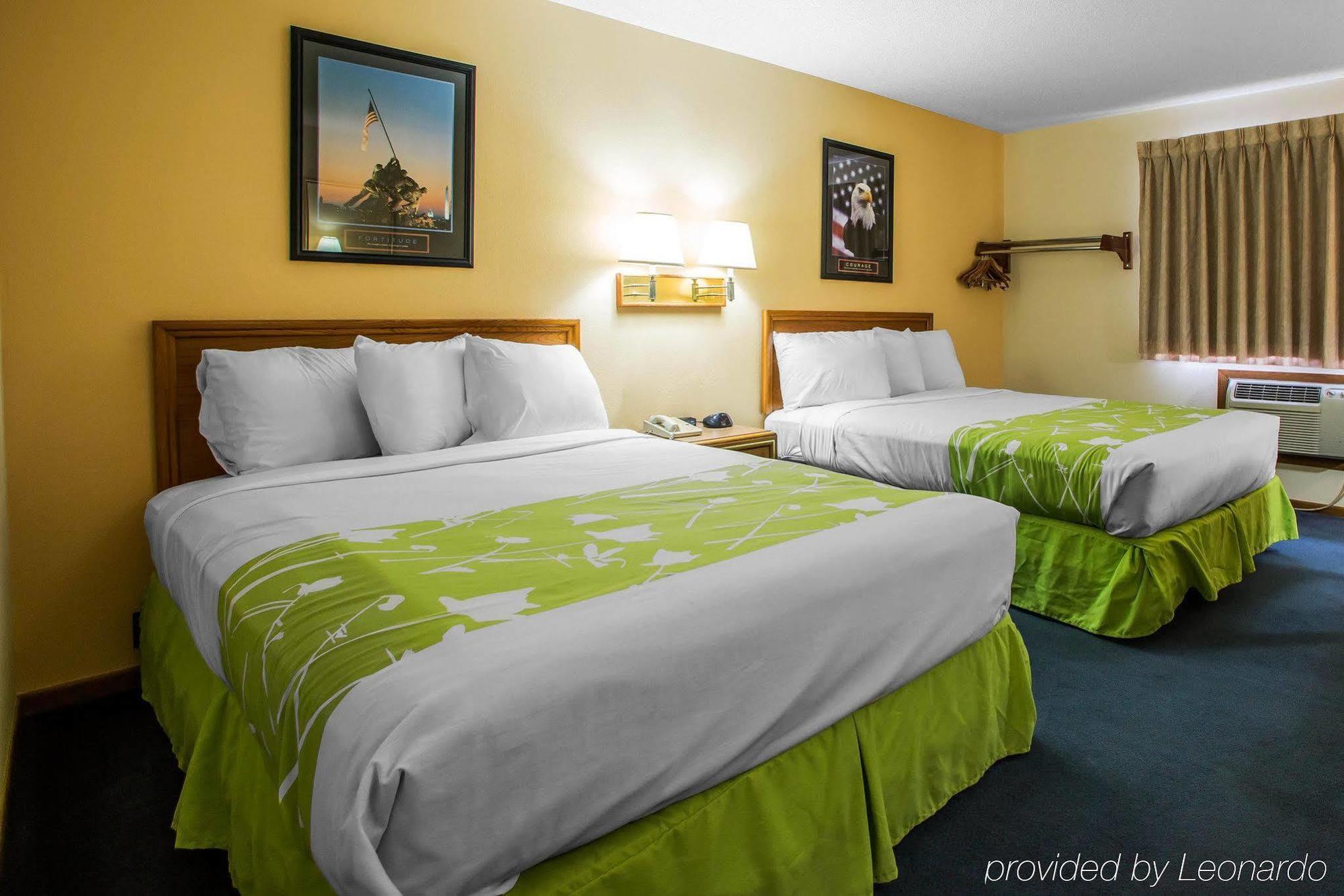 Econo Lodge Inn & Suites ダビューク エクステリア 写真