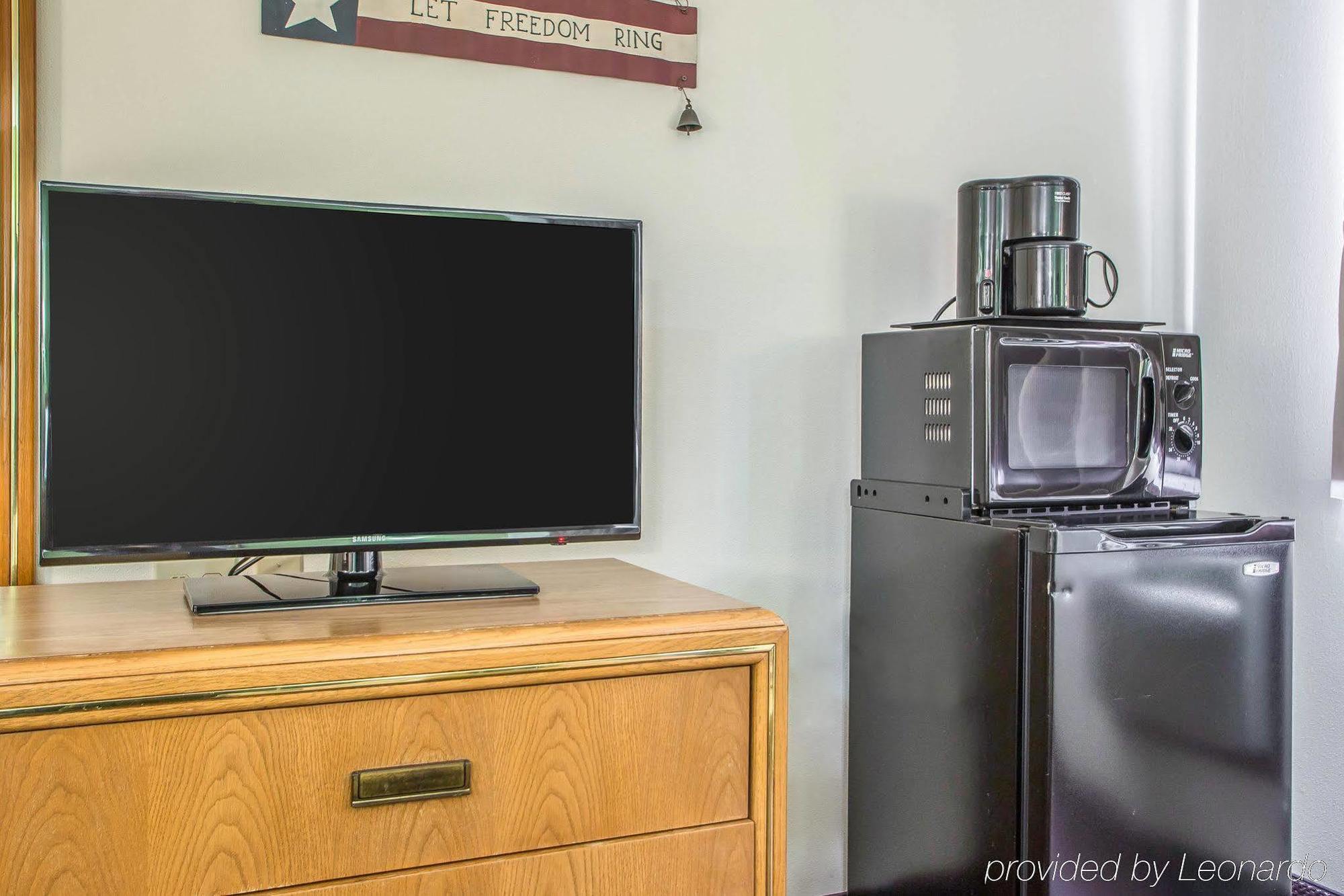 Econo Lodge Inn & Suites ダビューク エクステリア 写真
