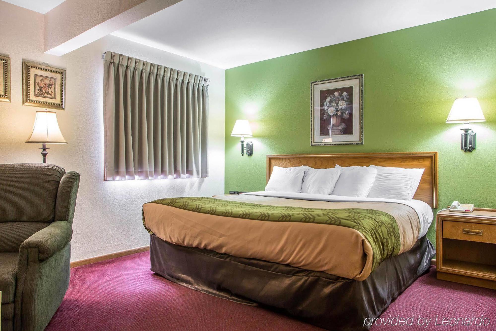 Econo Lodge Inn & Suites ダビューク エクステリア 写真