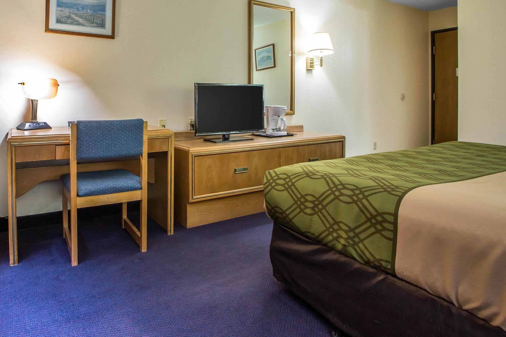 Econo Lodge Inn & Suites ダビューク エクステリア 写真