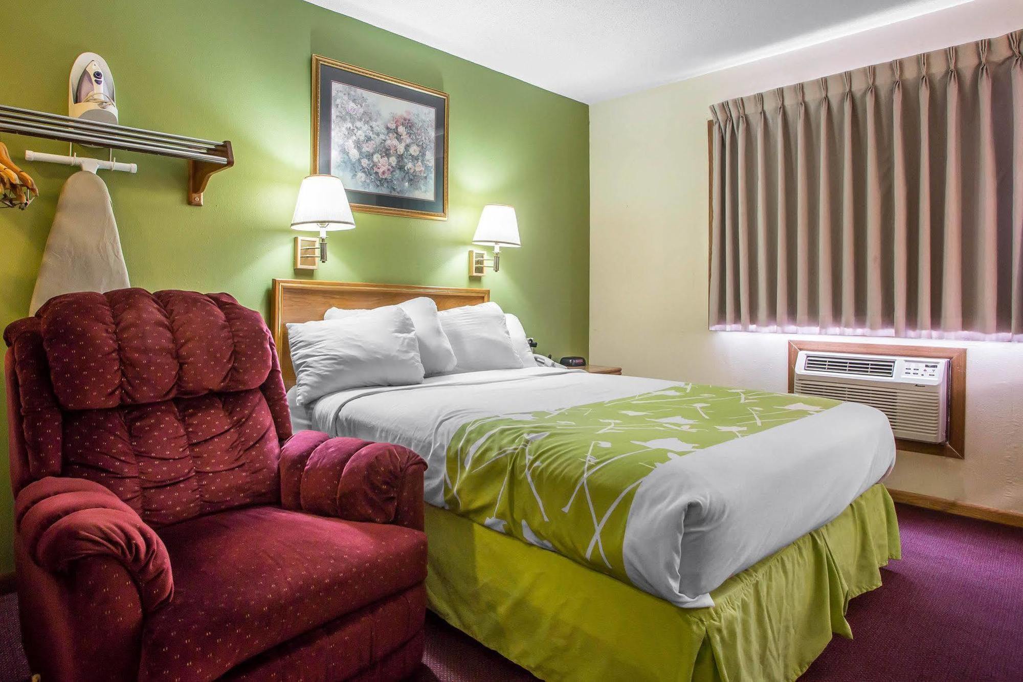 Econo Lodge Inn & Suites ダビューク エクステリア 写真