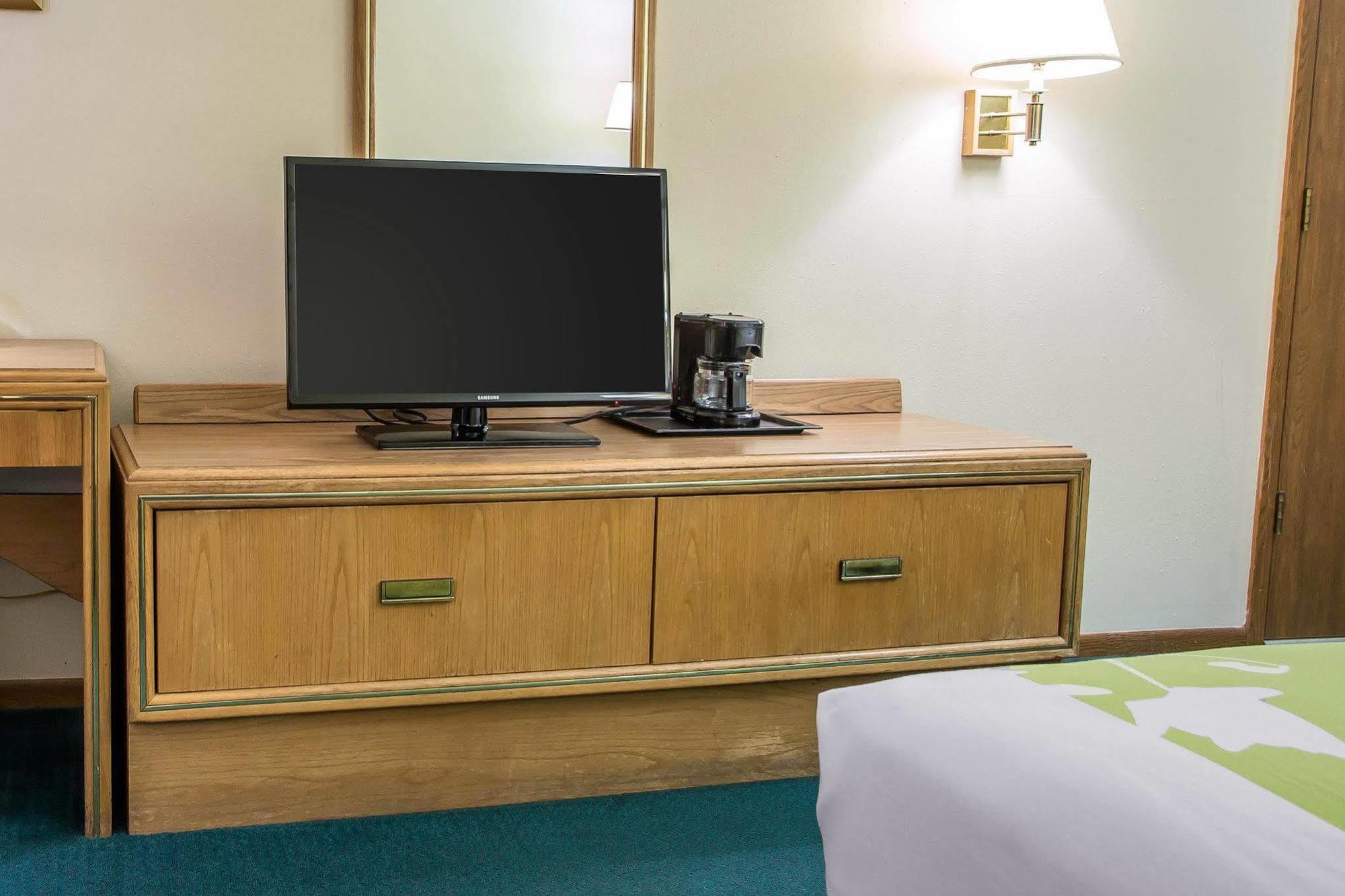 Econo Lodge Inn & Suites ダビューク エクステリア 写真